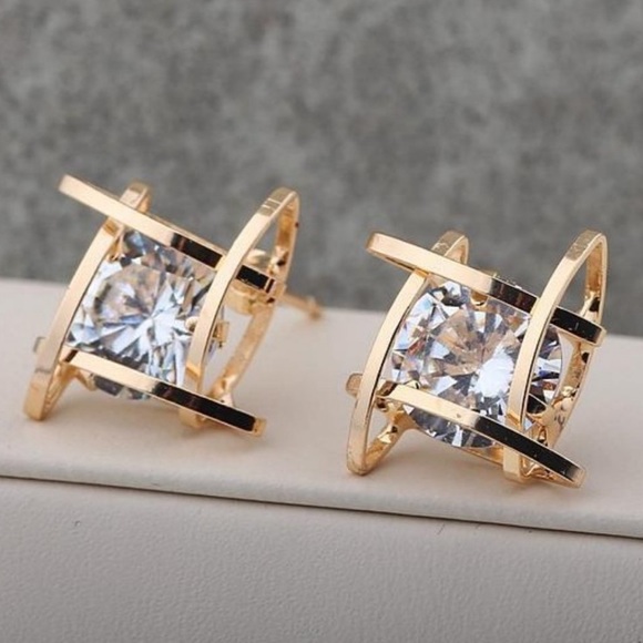 NEW Gold 3D Solitaire Caged Diamond Stud Earrings - Picture 3 of 9